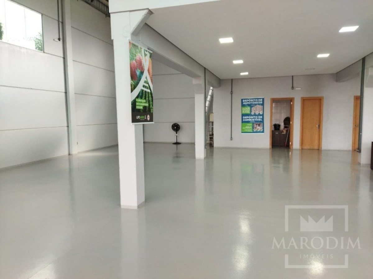 Salas/Conjuntos com 251m², Nao suíte, no bairro Rodovia ERS 324 em Marau