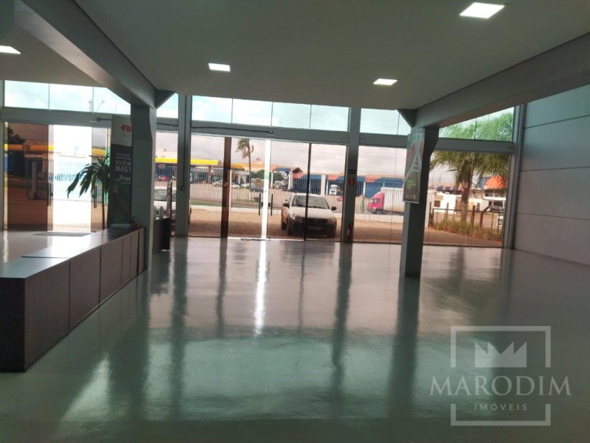 Salas/Conjuntos com 251m², Nao suíte, no bairro Rodovia ERS 324 em Marau