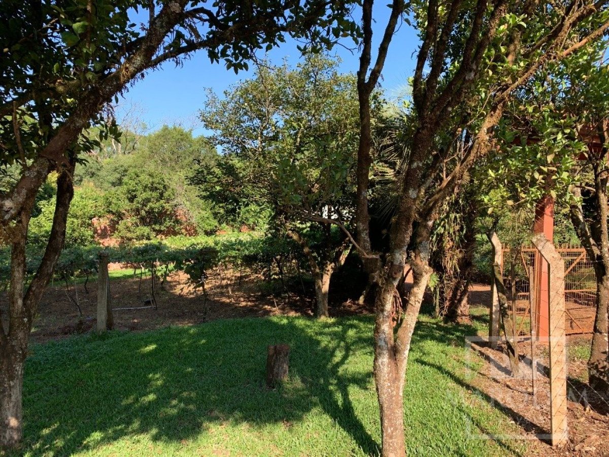 Sítio com 17294m², 3 dormitórios, Nao suíte, 4 vagas, no bairro Interior em Marau