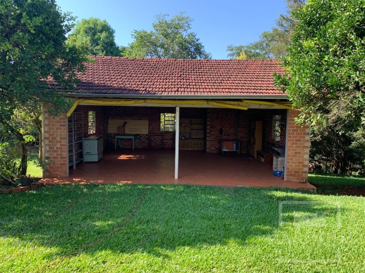 Sítio com 17294m², 3 dormitórios, Nao suíte, 4 vagas, no bairro Interior em Marau