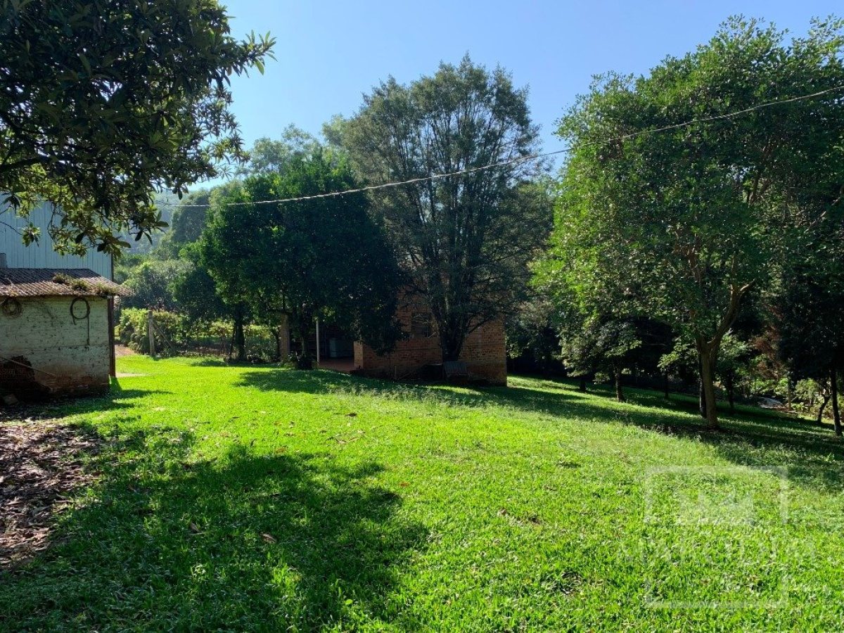 Sítio com 17294m², 3 dormitórios, Nao suíte, 4 vagas, no bairro Interior em Marau