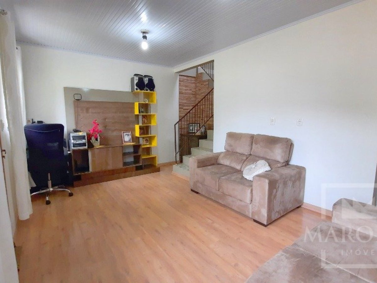 Casa com 146m², 3 dormitórios, Nao suíte, 1 vaga, no bairro Frei Adelar em Marau