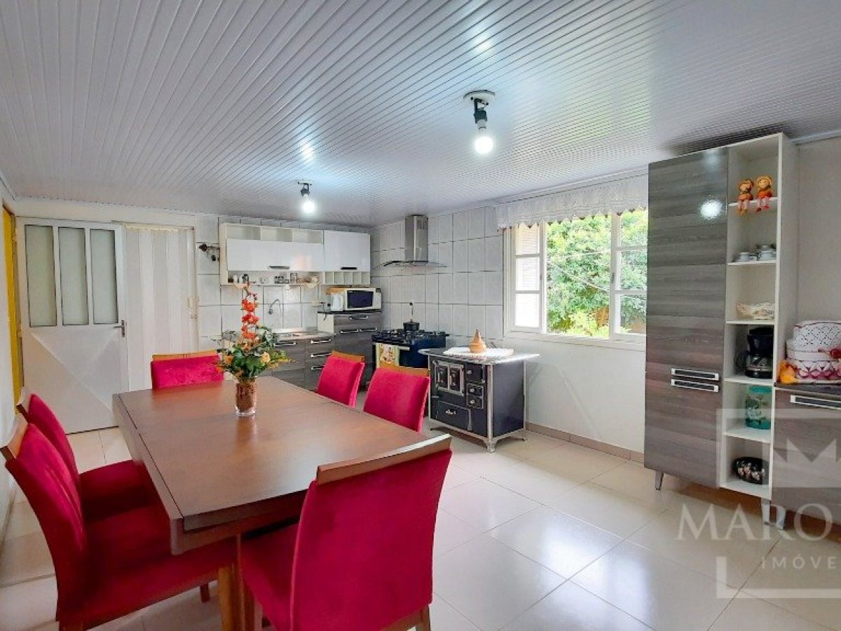 Casa com 146m², 3 dormitórios, Nao suíte, 1 vaga, no bairro Frei Adelar em Marau