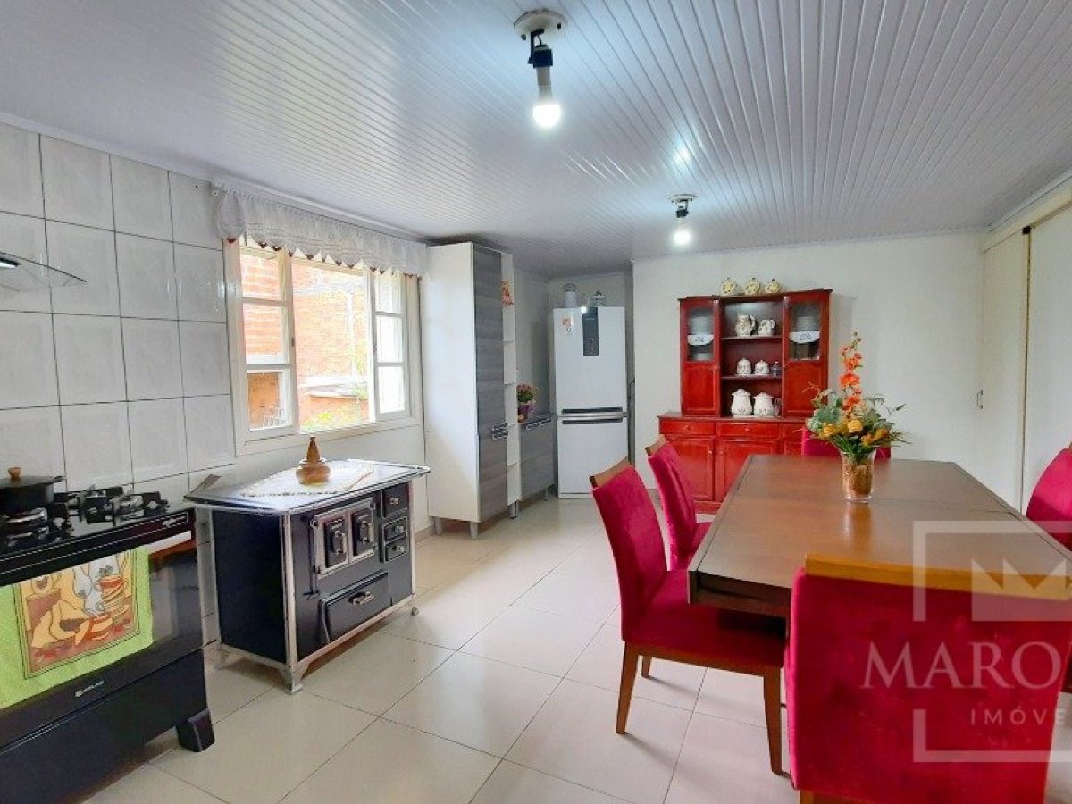 Casa com 146m², 3 dormitórios, Nao suíte, 1 vaga, no bairro Frei Adelar em Marau