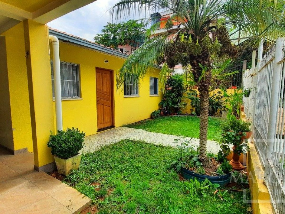 Casa com 146m², 3 dormitórios, Nao suíte, 1 vaga, no bairro Frei Adelar em Marau