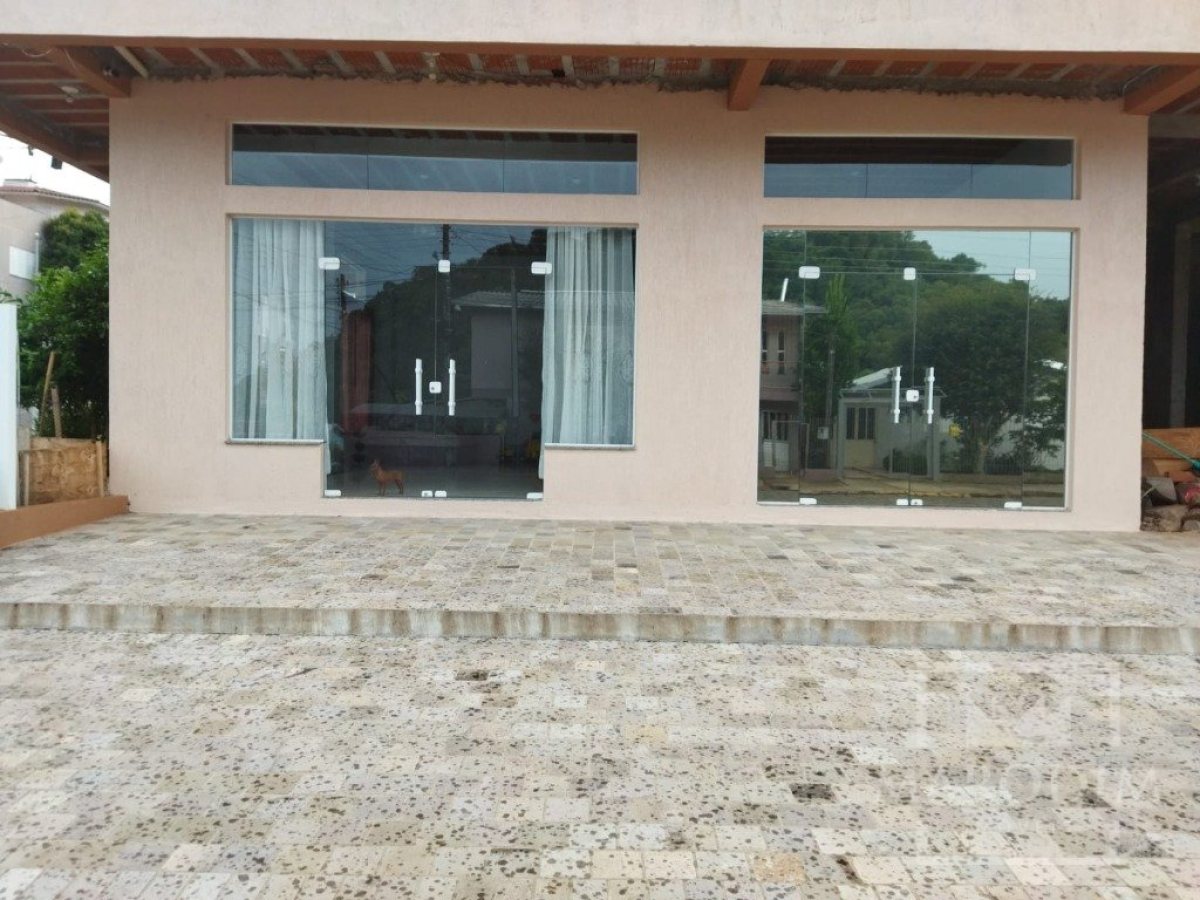 Salas/Conjuntos com 102m², Nao suíte, no bairro Santa Helena em Marau