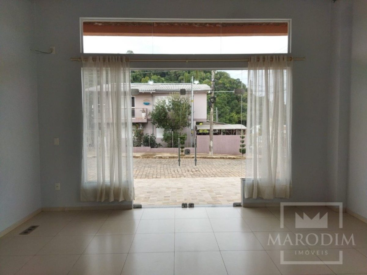 Salas/Conjuntos com 102m², Nao suíte, no bairro Santa Helena em Marau