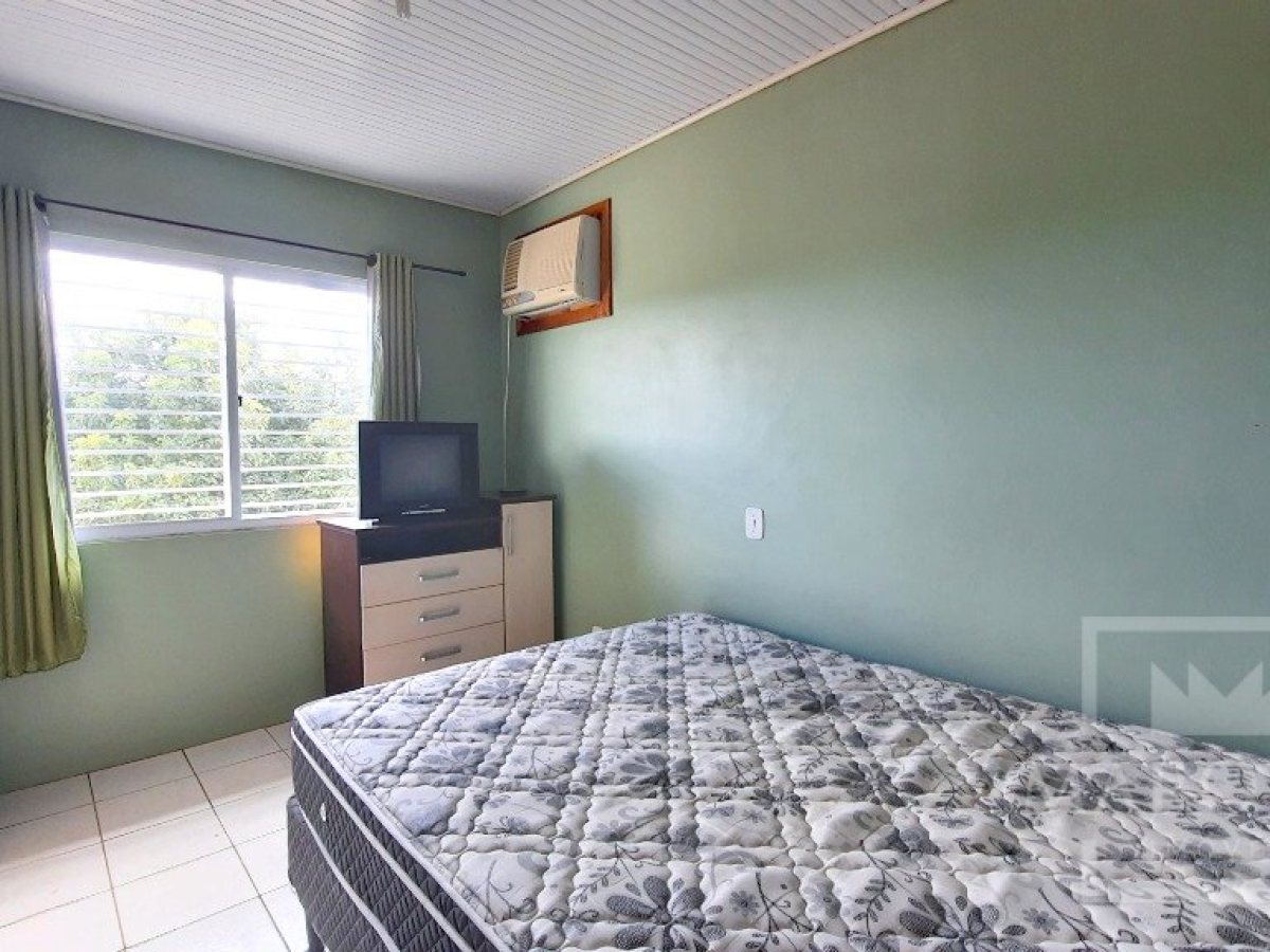 Casa com 137m², 2 dormitórios, Nao suíte, 2 vagas, no bairro Loteamento Vicente Riva em Marau