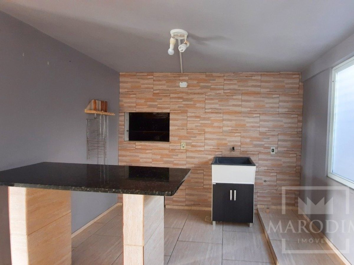 Casa com 137m², 2 dormitórios, Nao suíte, 2 vagas, no bairro Loteamento Vicente Riva em Marau