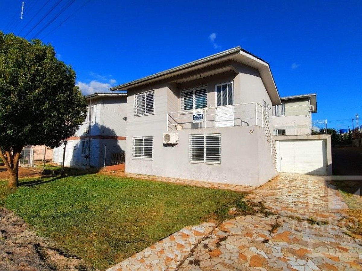 Casa com 137m², 2 dormitórios, Nao suíte, 2 vagas, no bairro Loteamento Vicente Riva em Marau