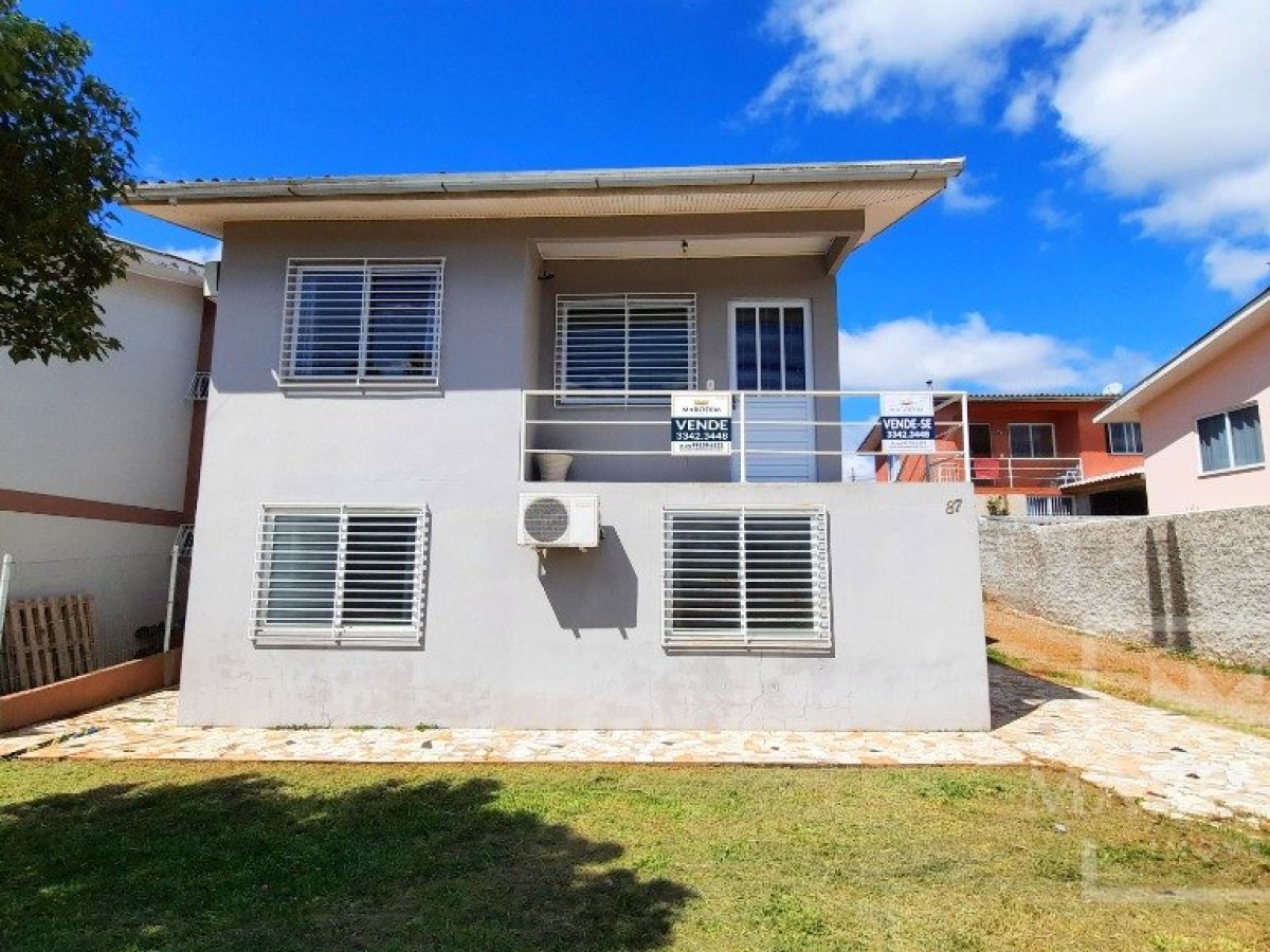 Casa com 137m², 2 dormitórios, Nao suíte, 2 vagas, no bairro Loteamento Vicente Riva em Marau