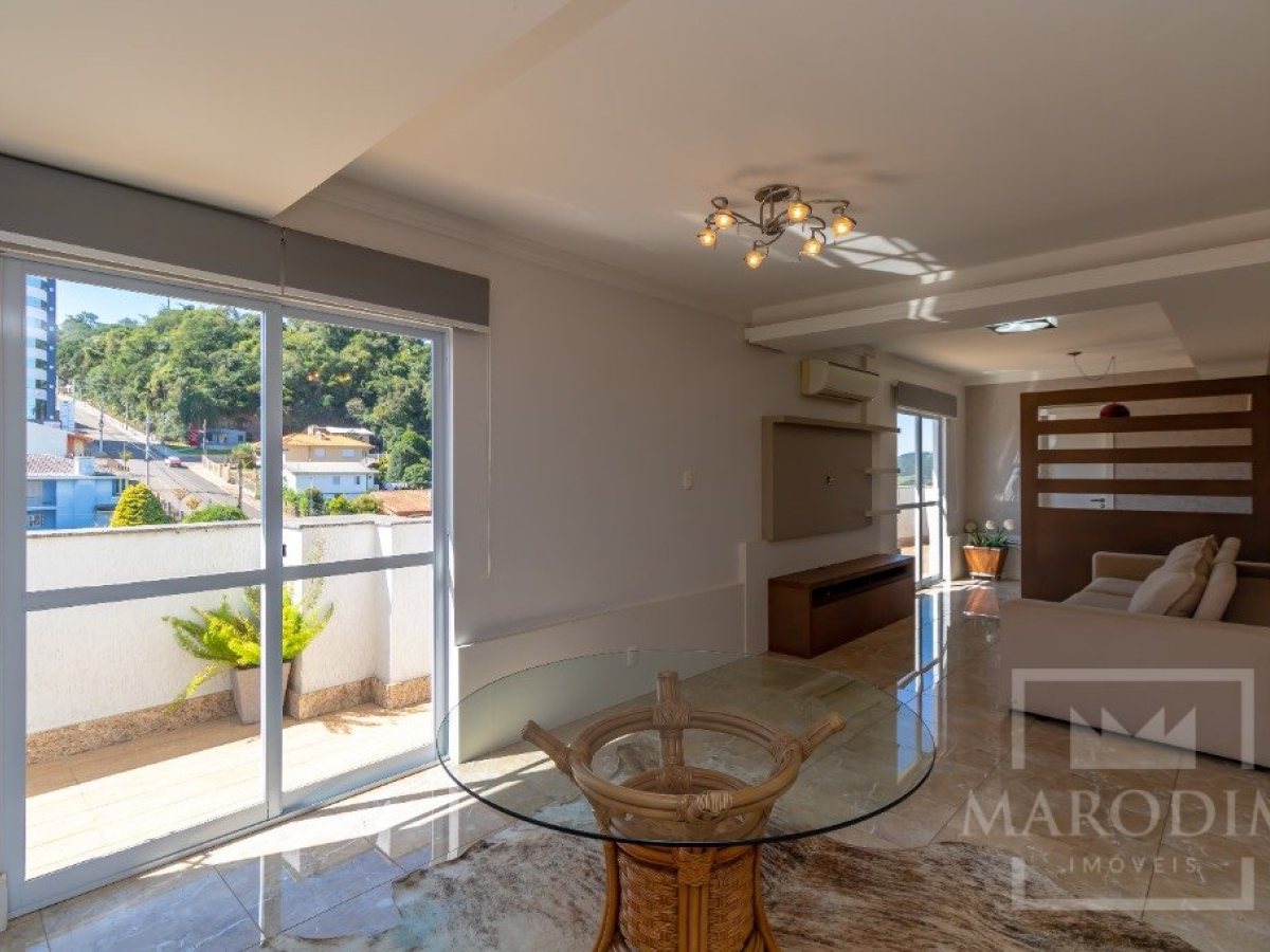 Cobertura com 226m², 3 dormitórios, Nao suíte, 3 vagas, no bairro Centro em Marau