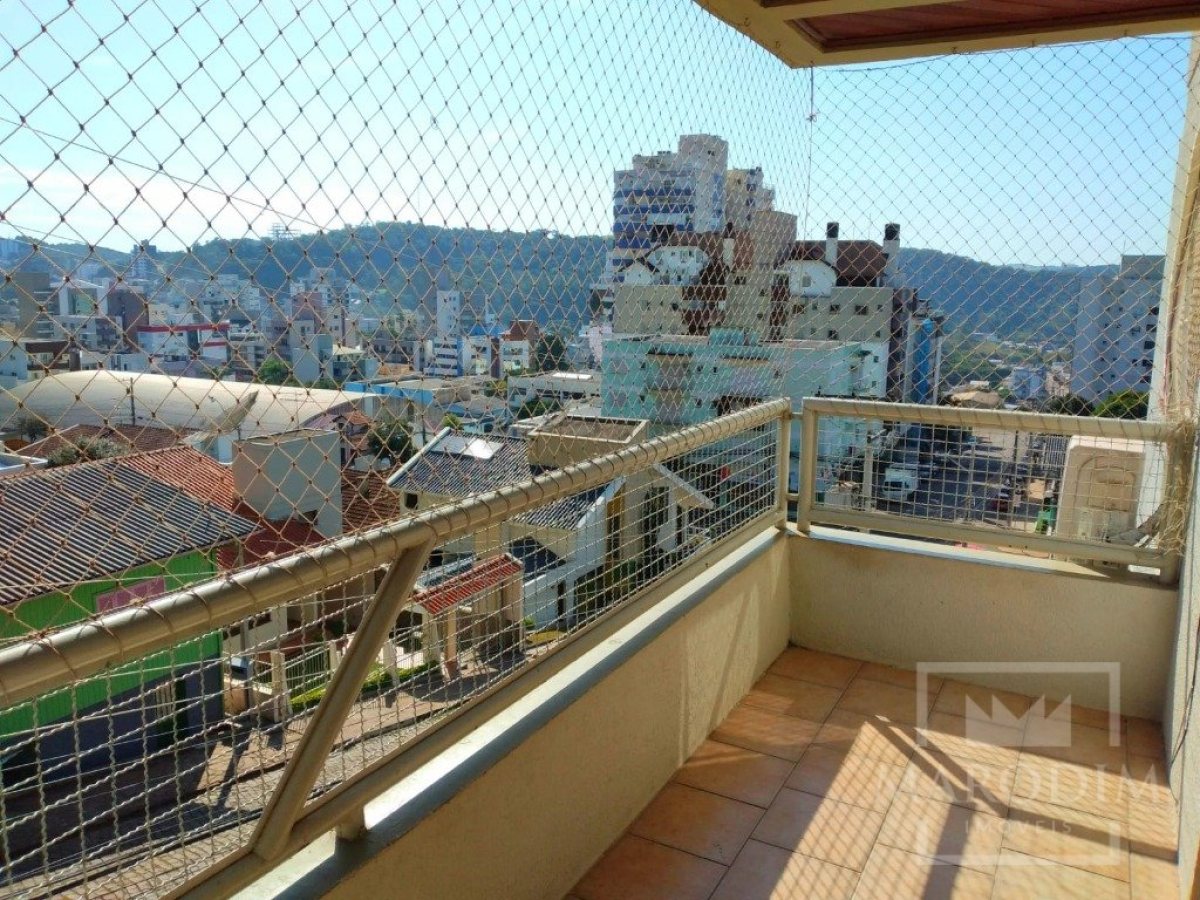 Apartamento com 118m², 3 dormitórios, Nao suíte, 1 vaga, no bairro Centro em Marau