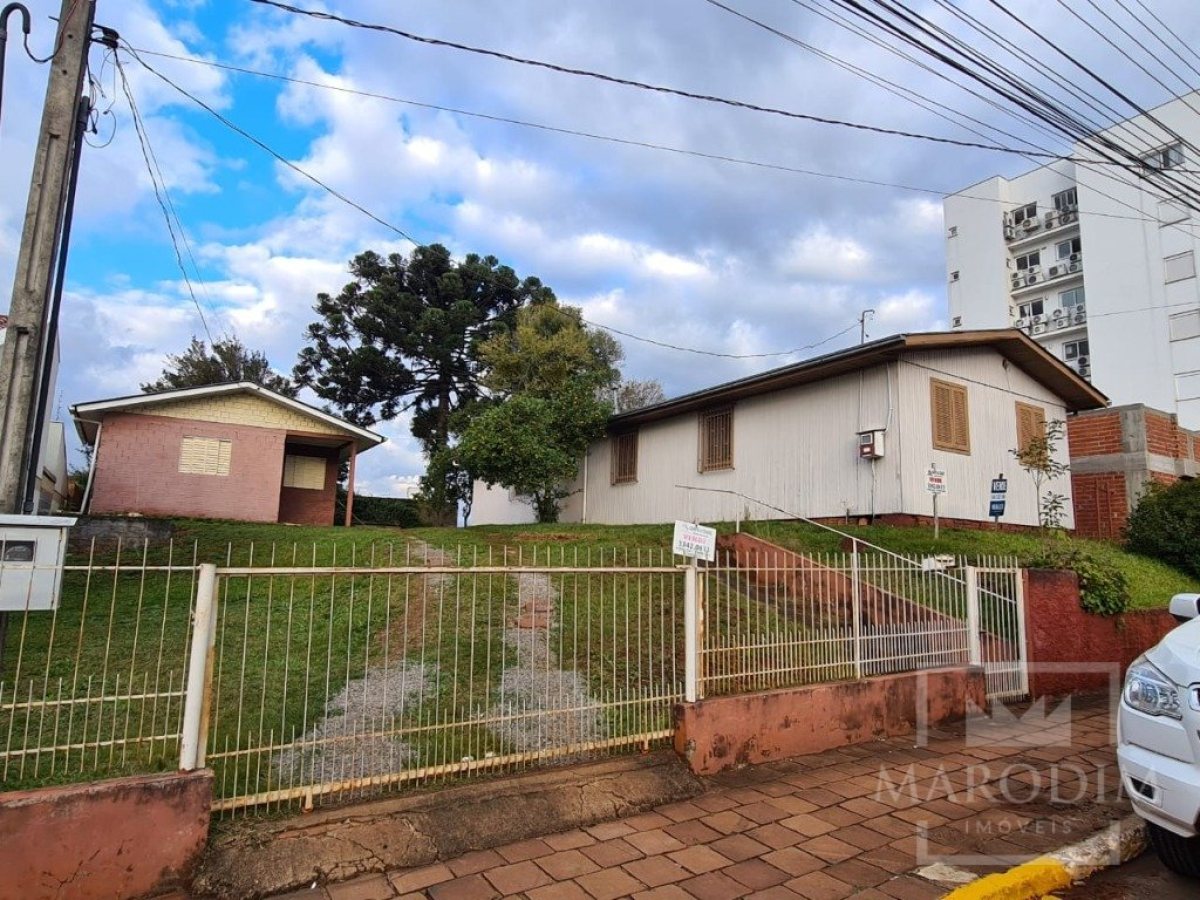 Terreno com 885m², Nao suíte, no bairro Centro em Marau
