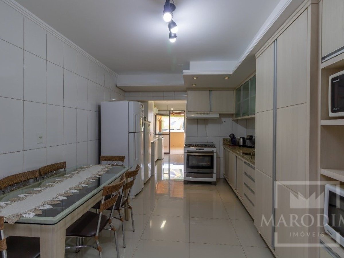 Apartamento com 234m², 3 dormitórios, Sim suíte, 2 vagas, no bairro Centro em Marau