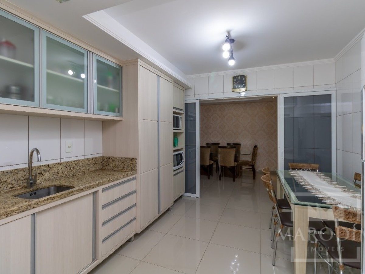 Apartamento com 234m², 3 dormitórios, Sim suíte, 2 vagas, no bairro Centro em Marau