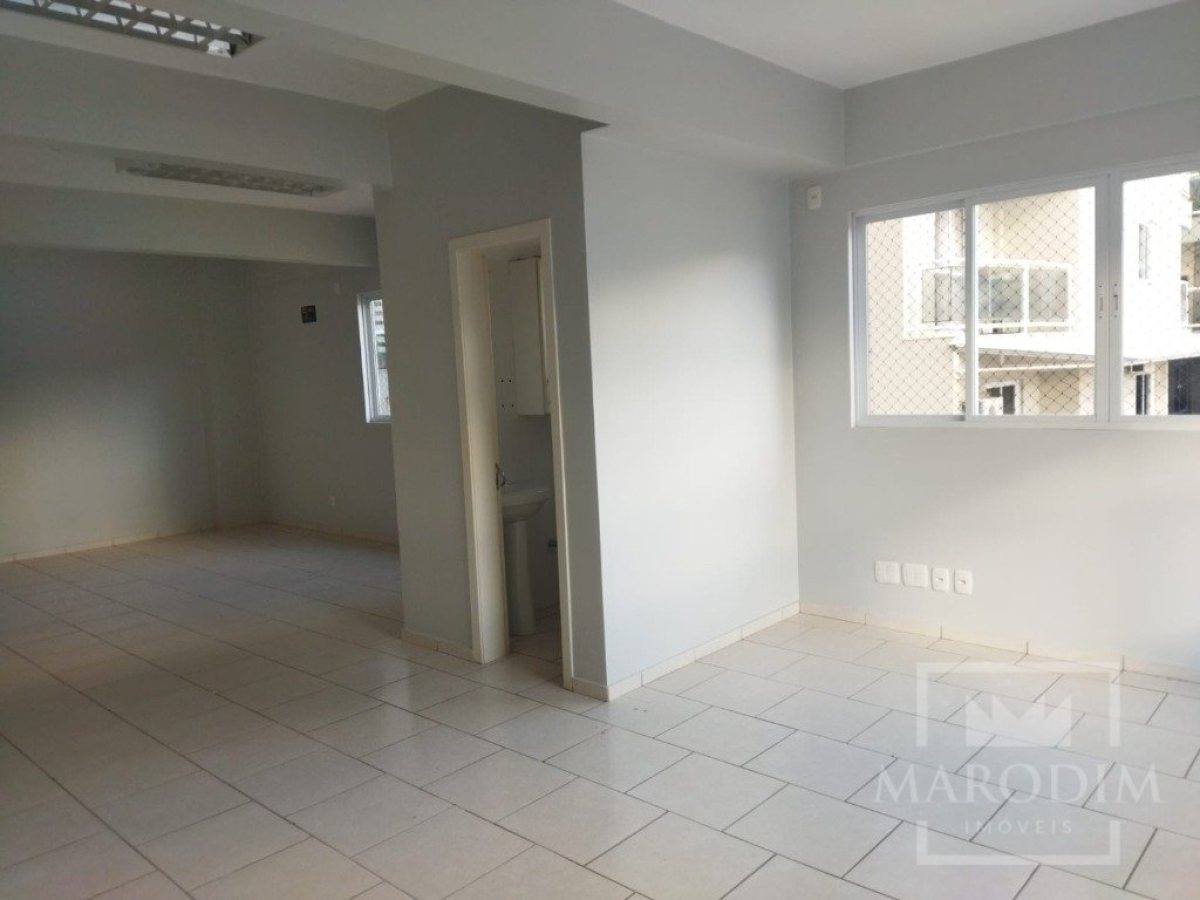 Salas/Conjuntos com 70m², Nao suíte, no bairro Centro em Marau