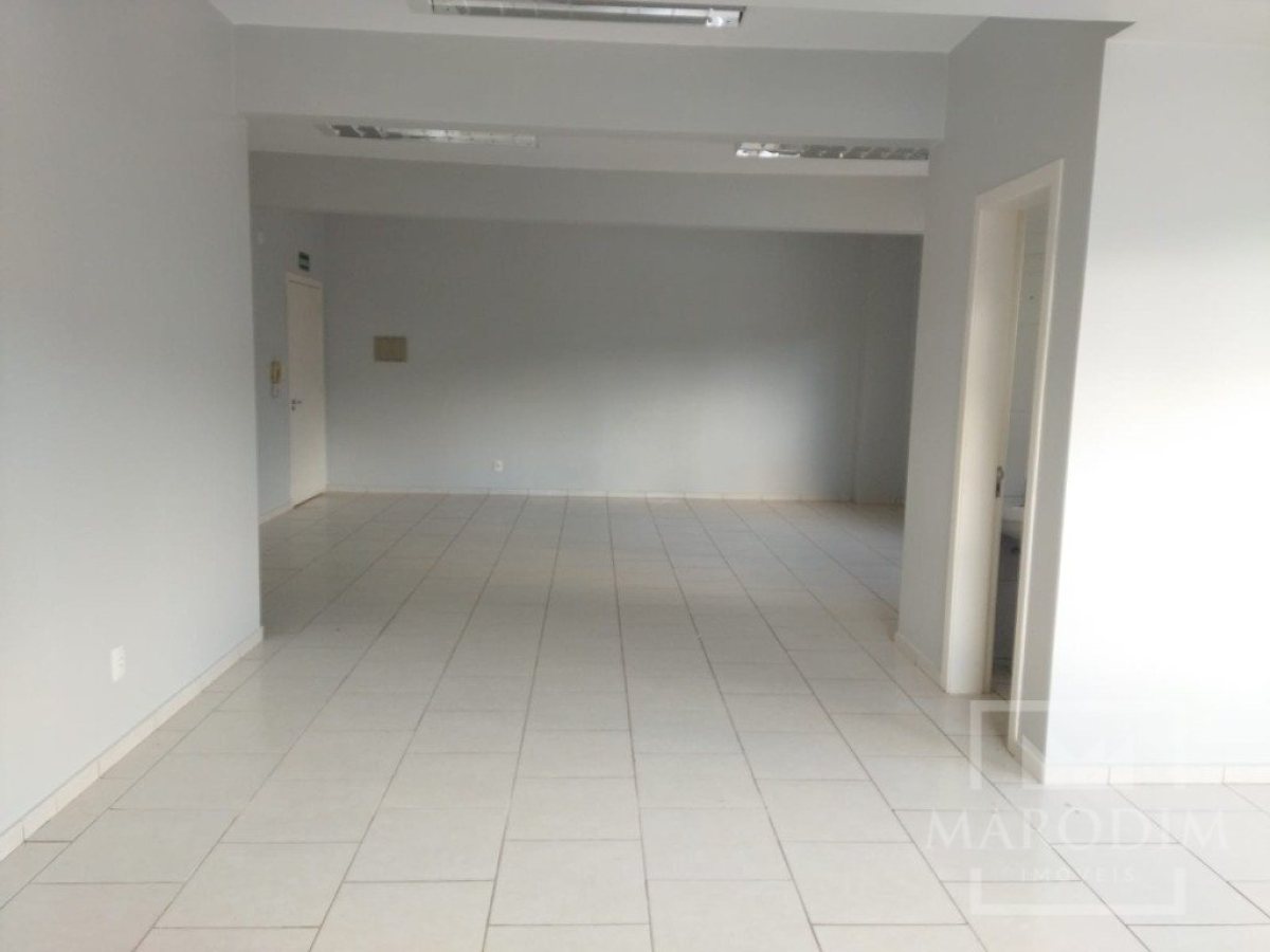 Salas/Conjuntos com 70m², Nao suíte, no bairro Centro em Marau