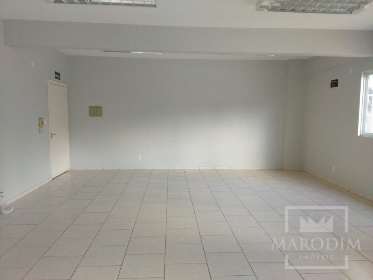 Salas/Conjuntos com 70m², Nao suíte, no bairro Centro em Marau