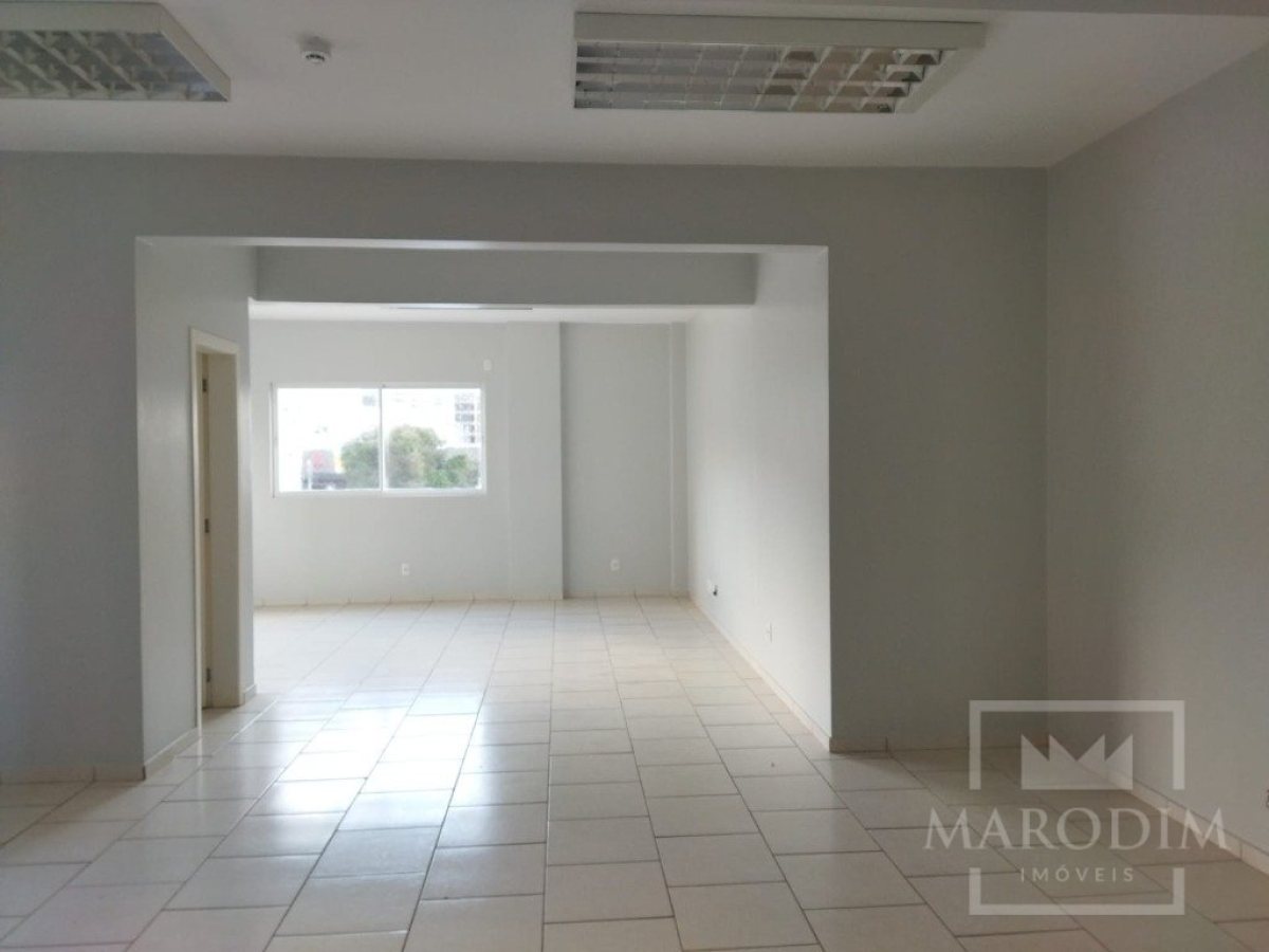 Salas/Conjuntos com 70m², Nao suíte, no bairro Centro em Marau