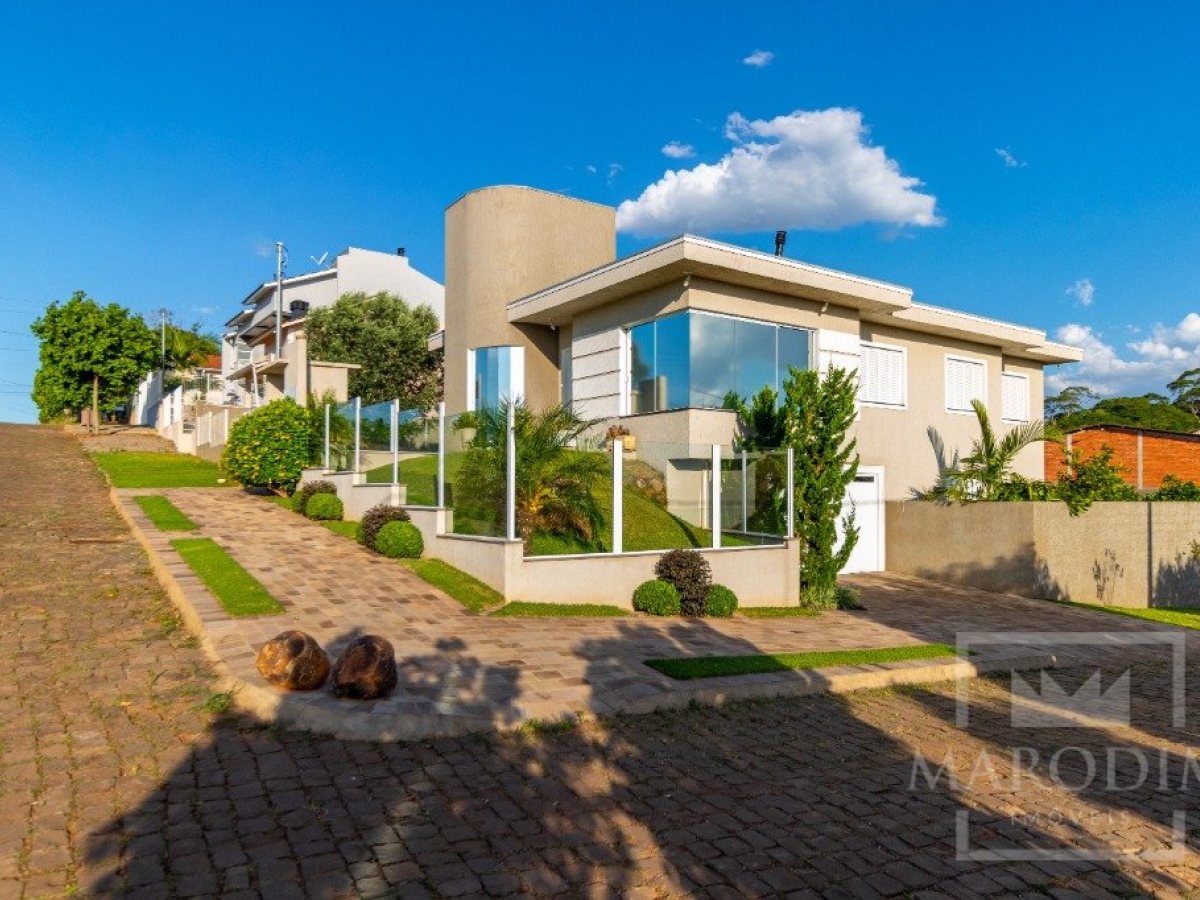 Casa com 229m², 3 dormitórios, Nao suíte, 3 vagas, no bairro Colinas Nova Marau em Marau