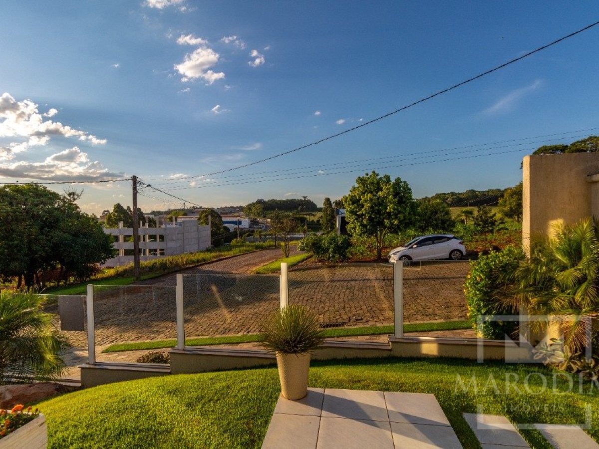 Casa com 229m², 3 dormitórios, Nao suíte, 3 vagas, no bairro Colinas Nova Marau em Marau