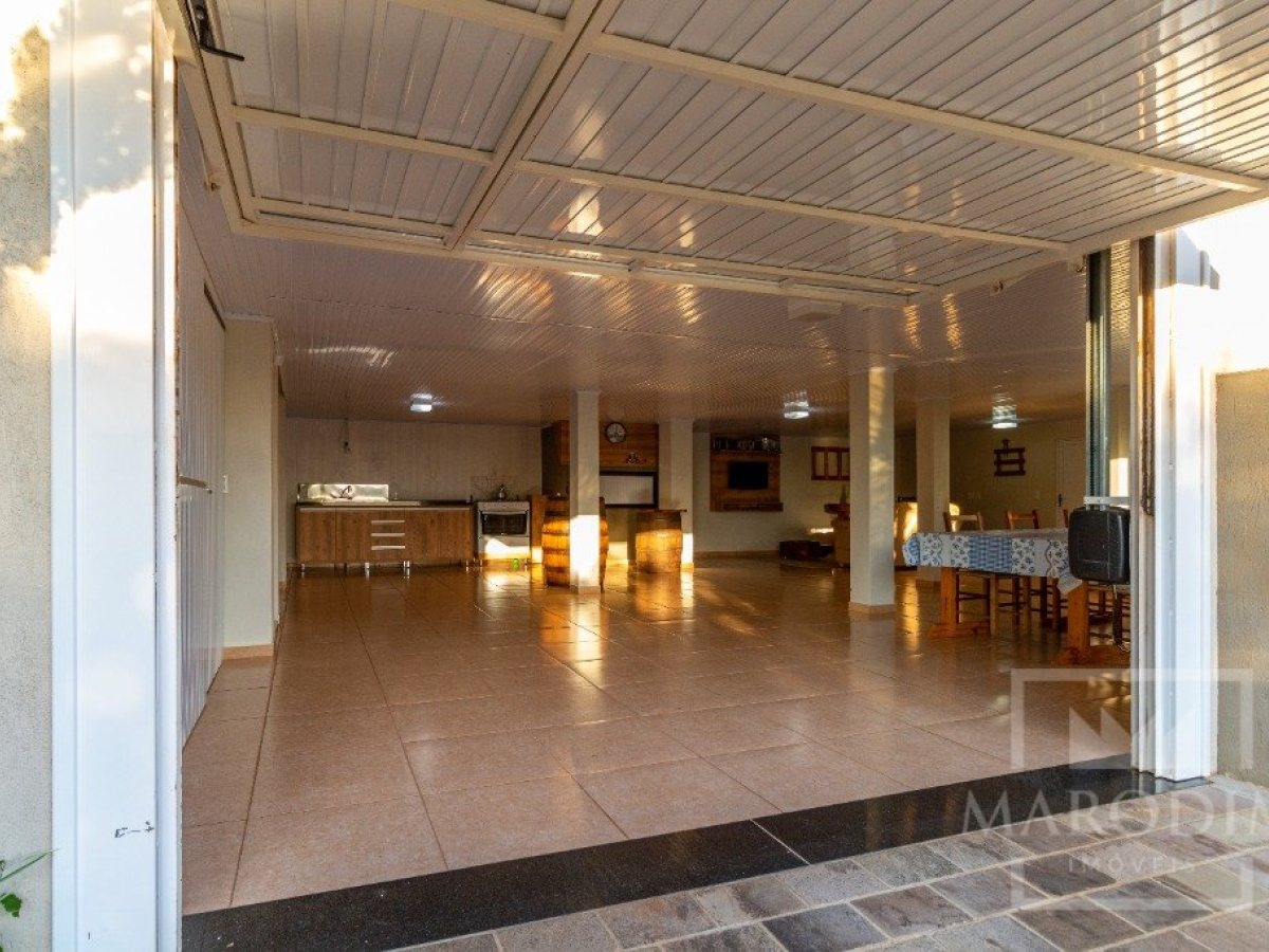 Casa com 229m², 3 dormitórios, Nao suíte, 3 vagas, no bairro Colinas Nova Marau em Marau