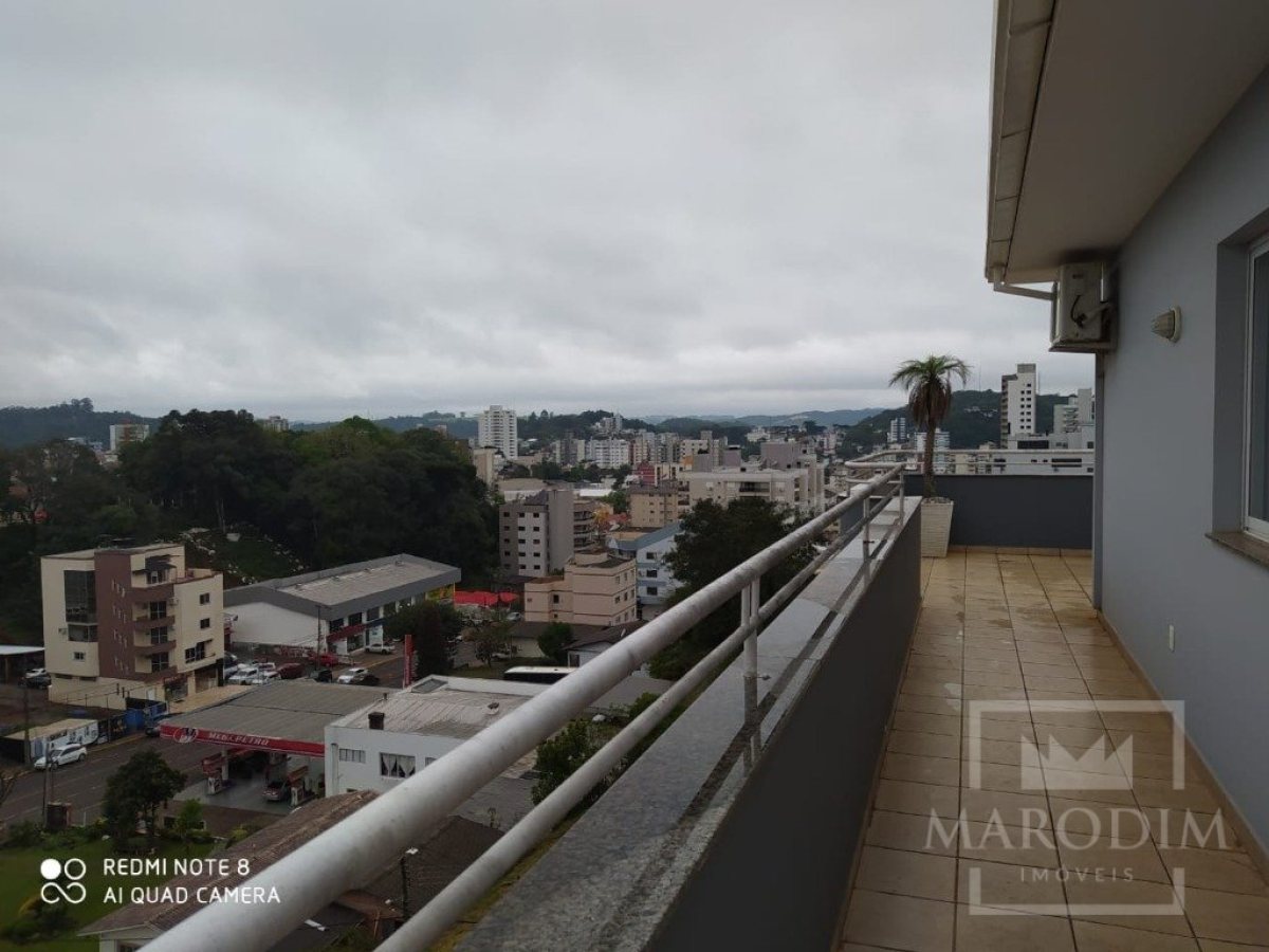 Cobertura com 182m², 4 dormitórios, Nao suíte, 2 vagas, no bairro Planalto em Marau