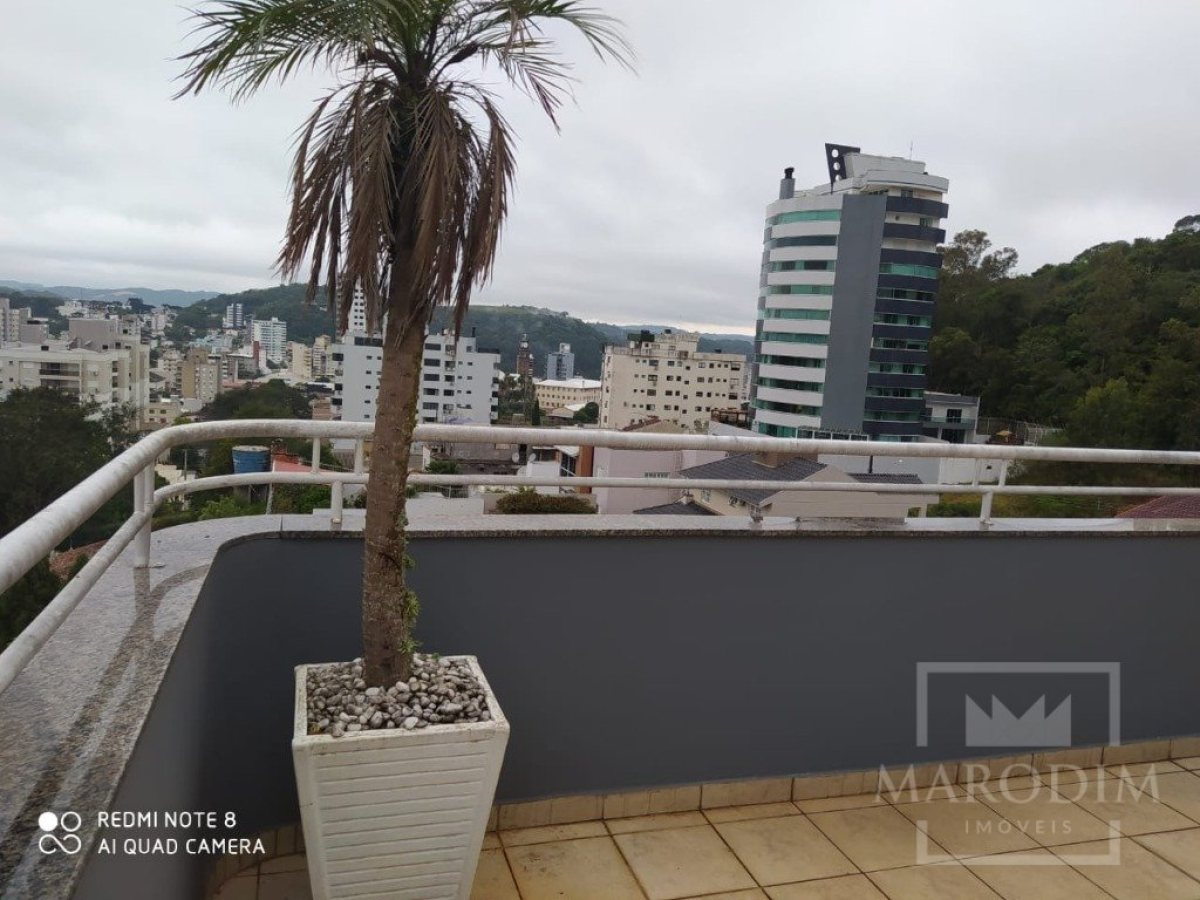 Cobertura com 182m², 4 dormitórios, Nao suíte, 2 vagas, no bairro Planalto em Marau