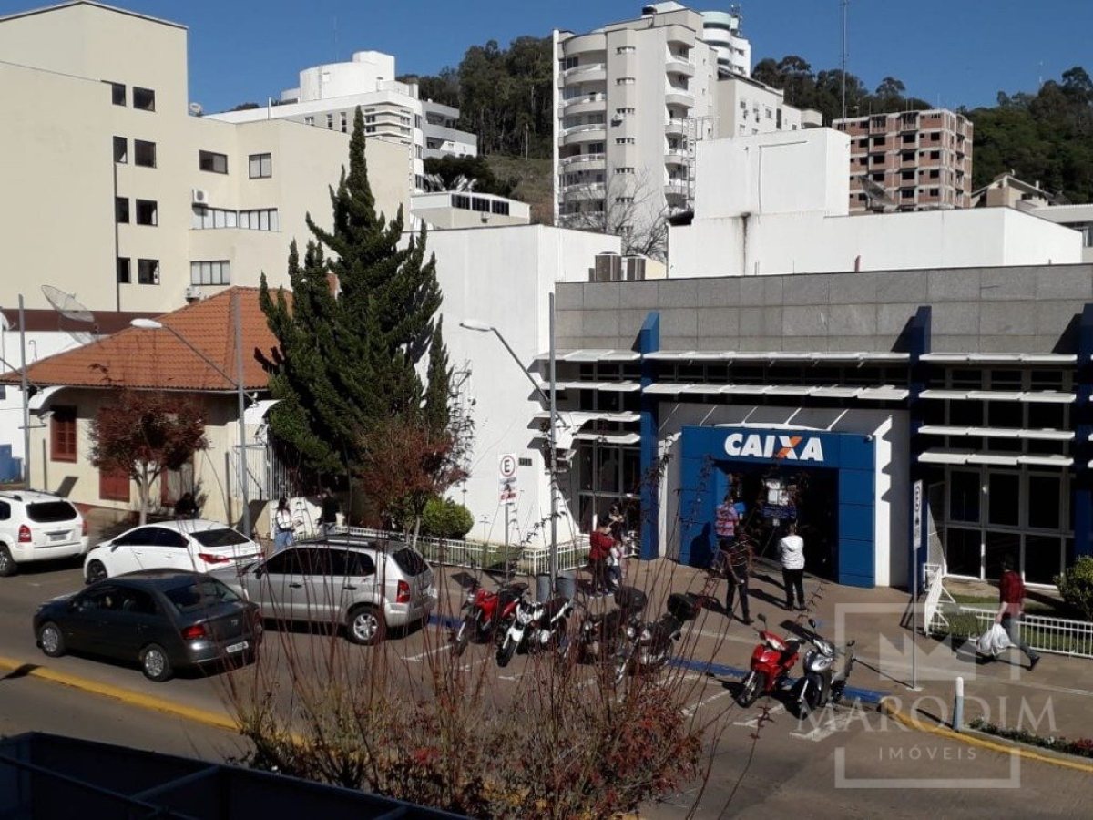 Salas/Conjuntos com 168m², Nao suíte, no bairro Centro em Marau