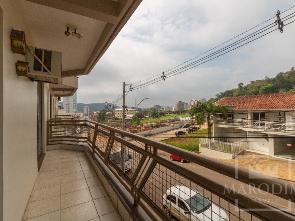 Apartamento com 267m², 3 dormitórios, Nao suíte, 1 vaga, no bairro Centro em Marau