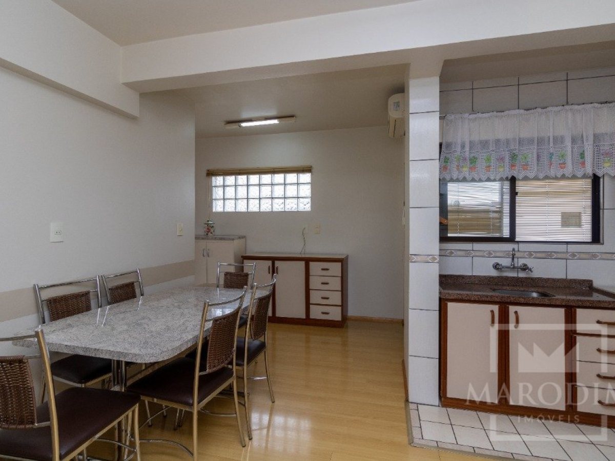 Apartamento com 267m², 3 dormitórios, Nao suíte, 1 vaga, no bairro Centro em Marau