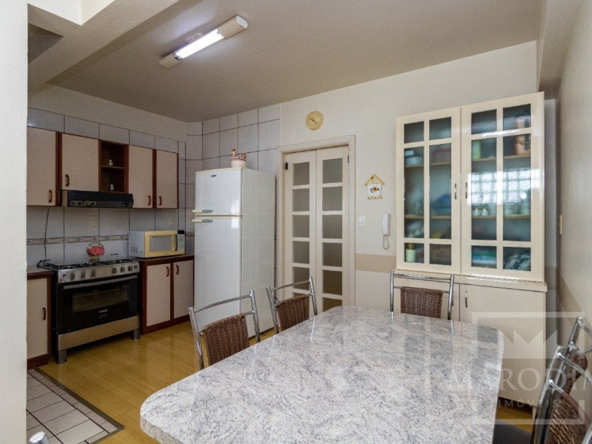 Apartamento com 267m², 3 dormitórios, Nao suíte, 1 vaga, no bairro Centro em Marau