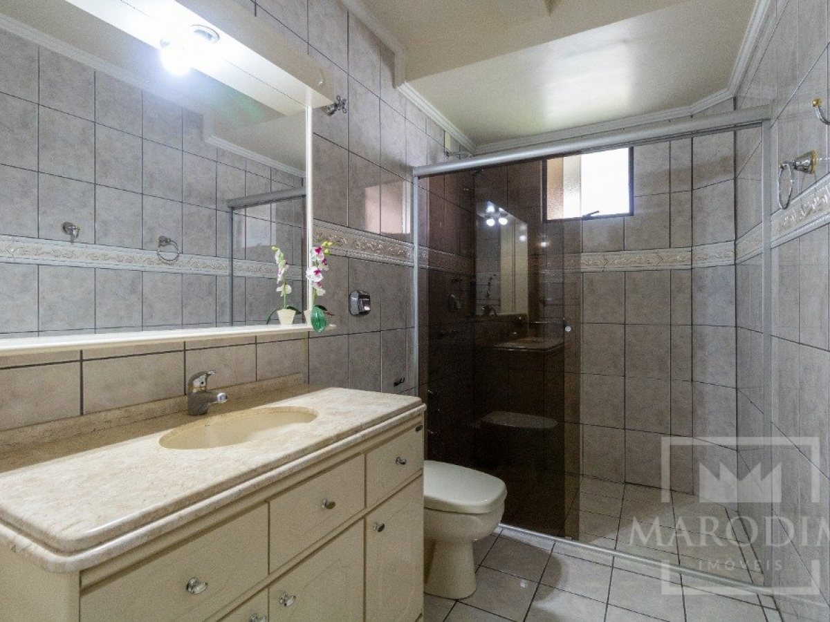 Apartamento com 267m², 3 dormitórios, Nao suíte, 1 vaga, no bairro Centro em Marau