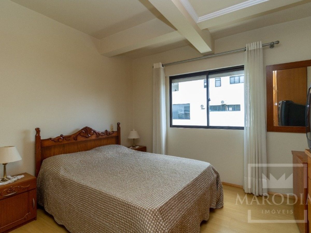 Apartamento com 267m², 3 dormitórios, Nao suíte, 1 vaga, no bairro Centro em Marau