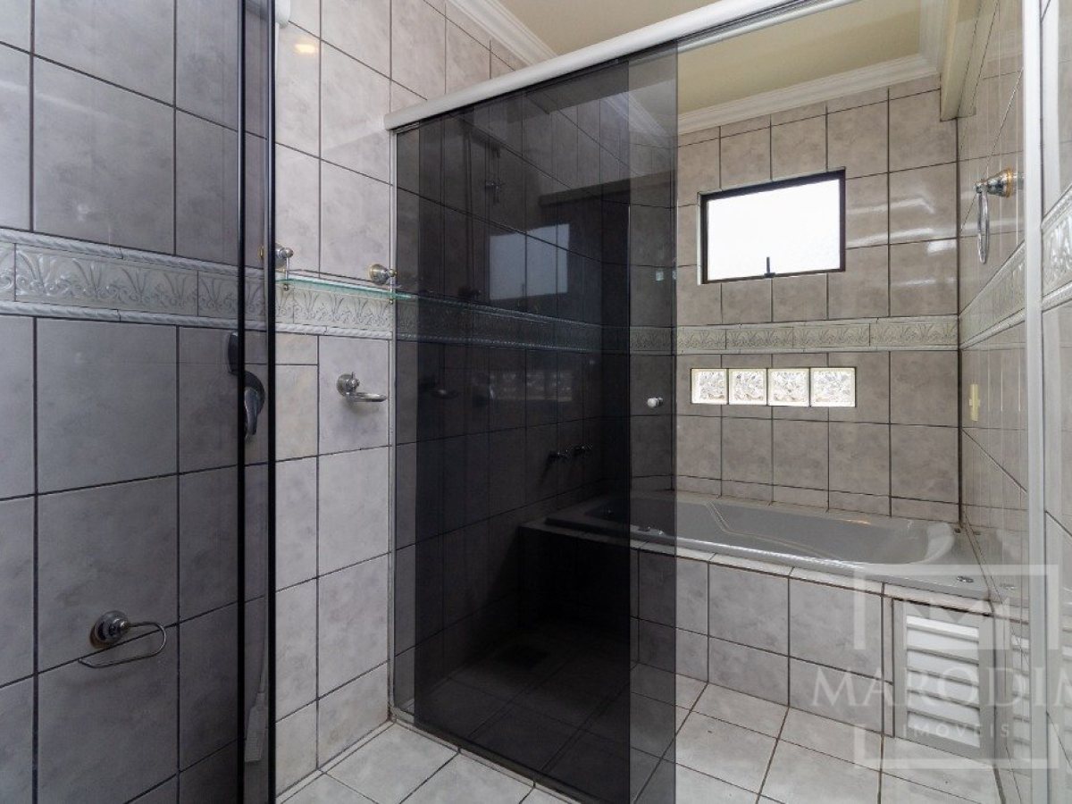 Apartamento com 267m², 3 dormitórios, Nao suíte, 1 vaga, no bairro Centro em Marau