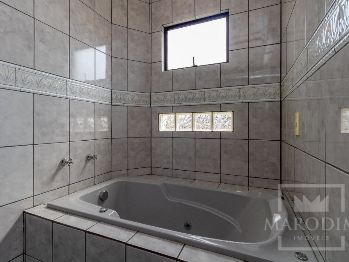 Apartamento com 267m², 3 dormitórios, Nao suíte, 1 vaga, no bairro Centro em Marau