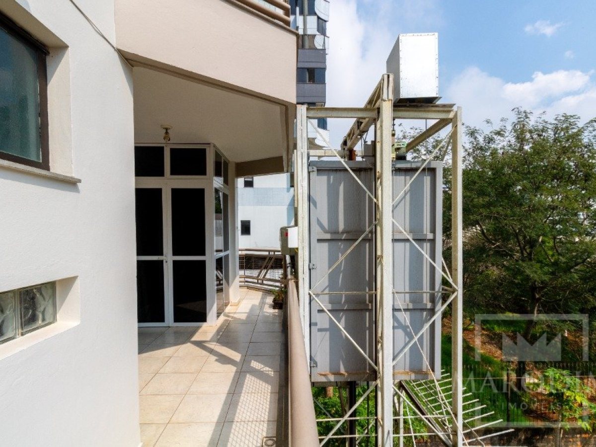 Apartamento com 267m², 3 dormitórios, Nao suíte, 1 vaga, no bairro Centro em Marau