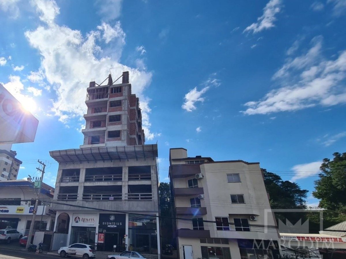 Apartamento com 67m², 2 dormitórios, Sim suíte, 1 vaga, no bairro Centro em Marau