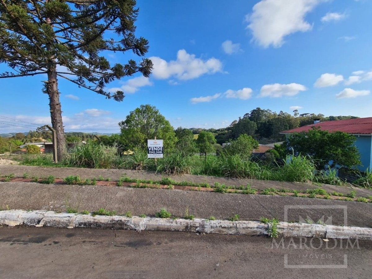 Terreno com 645m², Nao suíte, no bairro Loteamento Falquembach em Marau