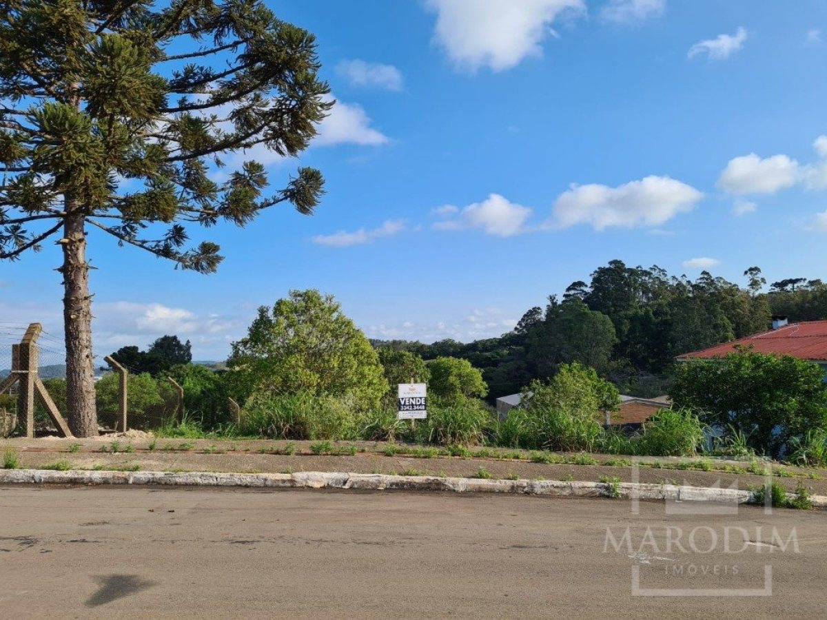 Terreno com 645m², Nao suíte, no bairro Loteamento Falquembach em Marau