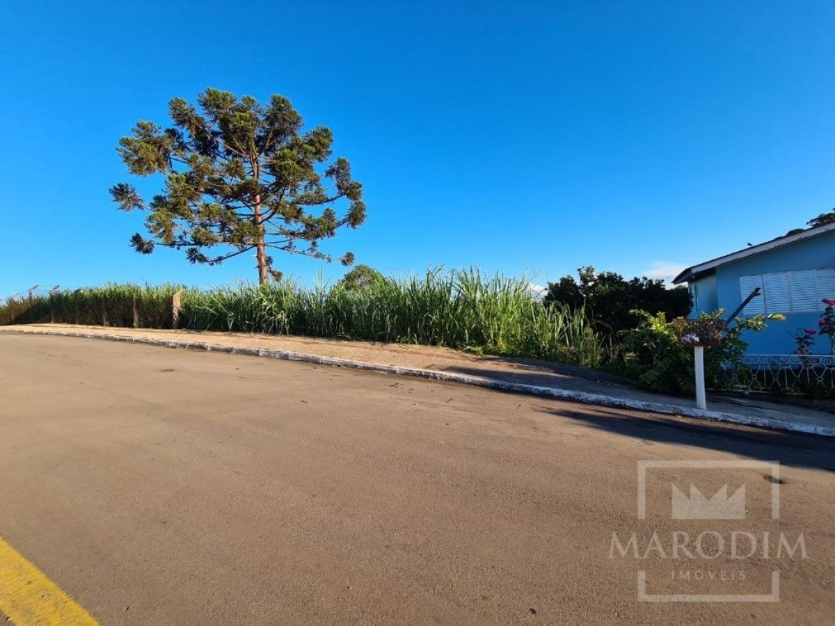 Terreno com 645m², Nao suíte, no bairro Loteamento Falquembach em Marau