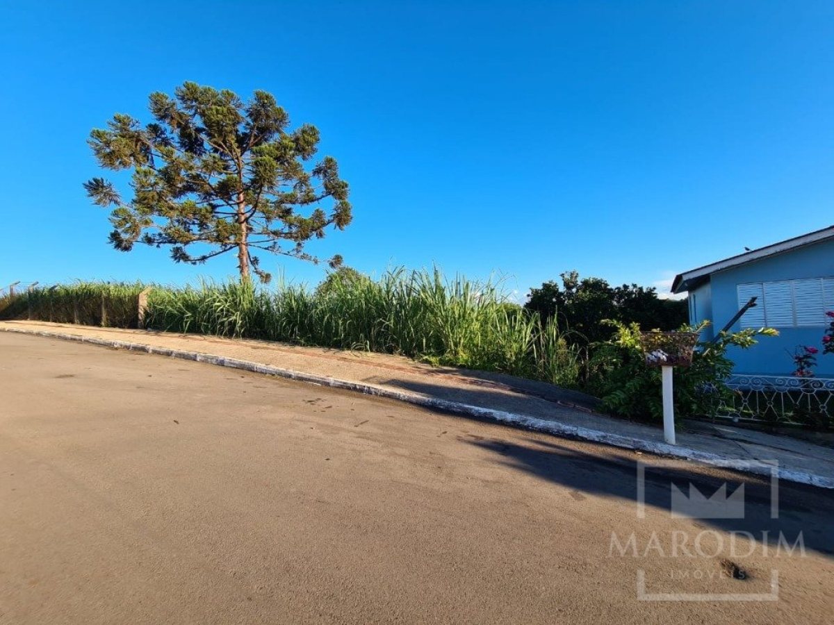 Terreno com 645m², Nao suíte, no bairro Loteamento Falquembach em Marau