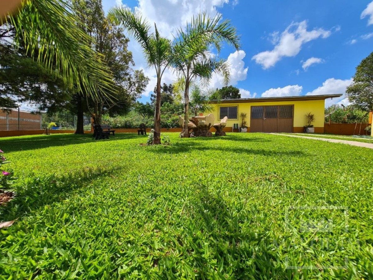 Casa com 300m², 3 dormitórios, Nao suíte, 3 vagas, no bairro Borges de Medeiros em Marau