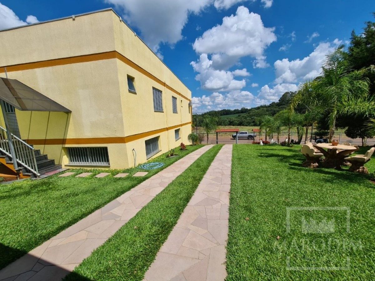 Casa com 300m², 3 dormitórios, Nao suíte, 3 vagas, no bairro Borges de Medeiros em Marau