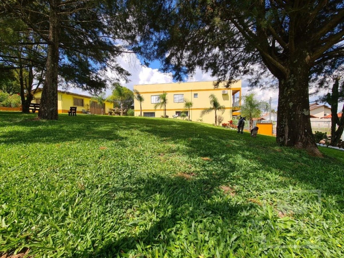 Casa com 300m², 3 dormitórios, Nao suíte, 3 vagas, no bairro Borges de Medeiros em Marau