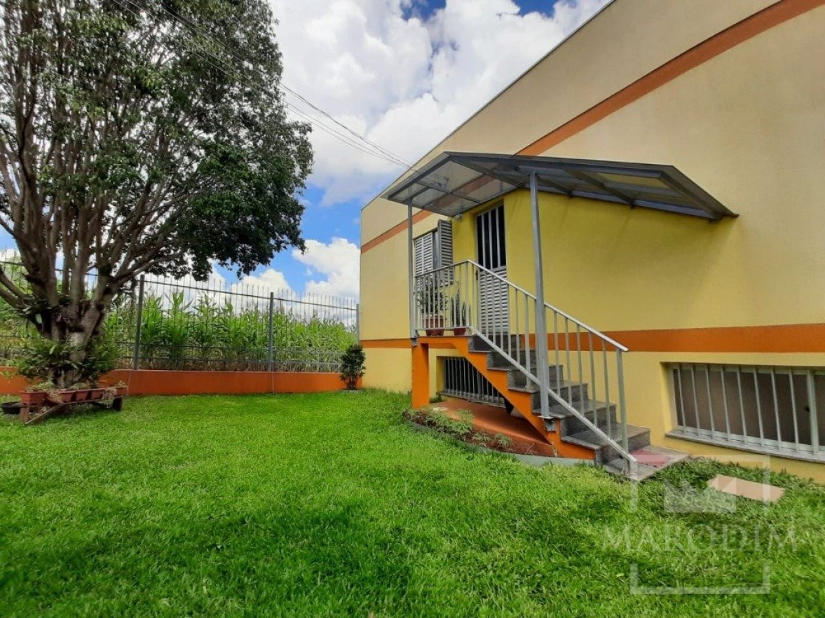 Casa com 300m², 3 dormitórios, Nao suíte, 3 vagas, no bairro Borges de Medeiros em Marau