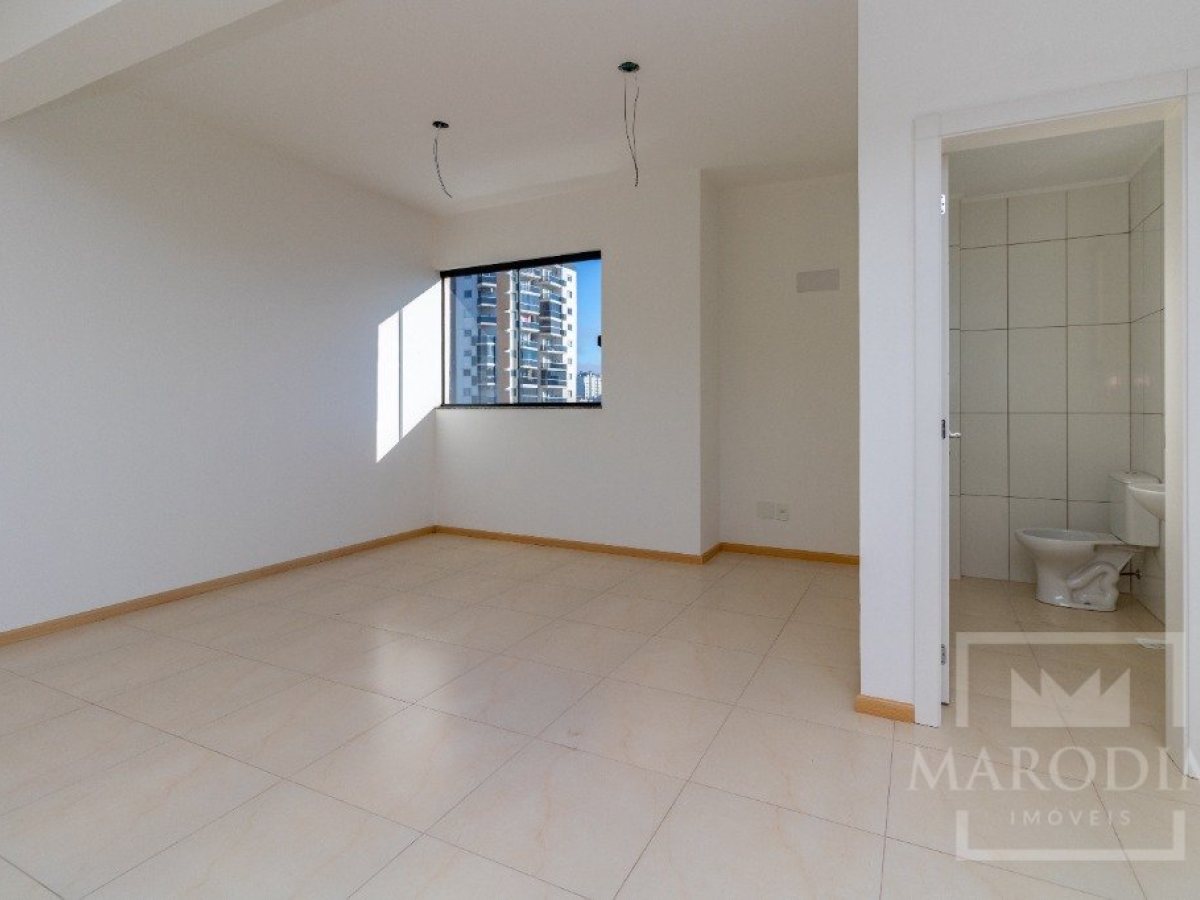 Salas/Conjuntos com 69m², Nao suíte, no bairro Centro em Marau