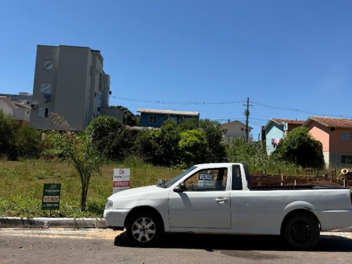 Terreno com 305m², Nao suíte, no bairro Borges de Medeiros em Marau