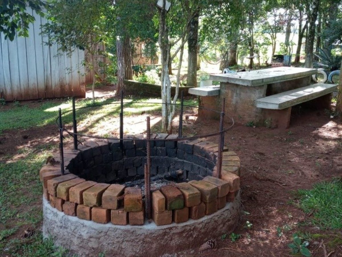 Sítio com 6050m², 3 dormitórios, Nao suíte, no bairro Interior em Marau